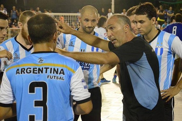Lee más sobre el artículo Notas: ENTREVISTA A ARIEL AVVEDUTO, ENTRENADOR DE LA SELECCIÓN NACIONAL DE FUTSAL