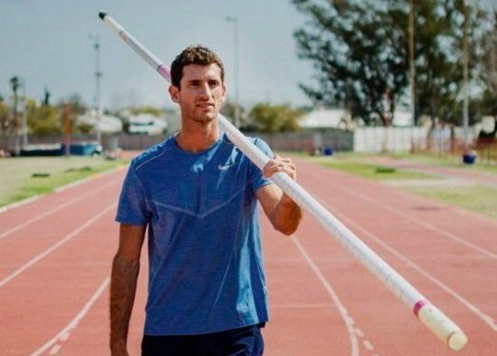 Lee más sobre el artículo Atletismo: GERMÁN CHIARAVIGLIO ENTRENA EN CONCORDIA