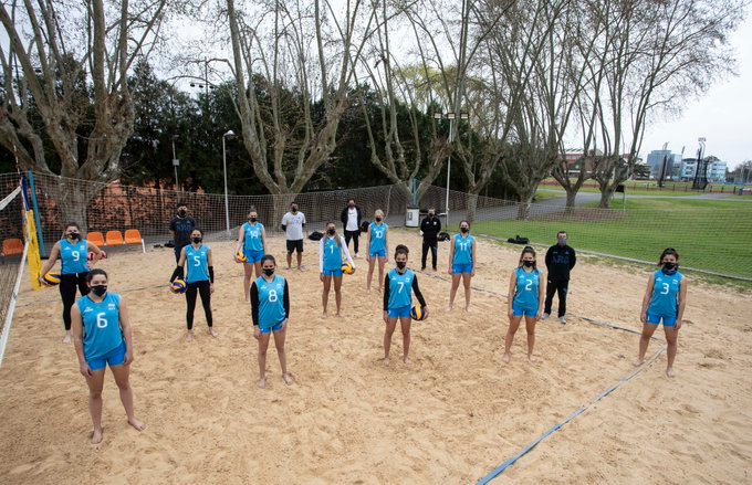 Lee más sobre el artículo Voley femenino: LAS SELECCIÓN FEMENINA VOLVIÓ A ENTRENAR