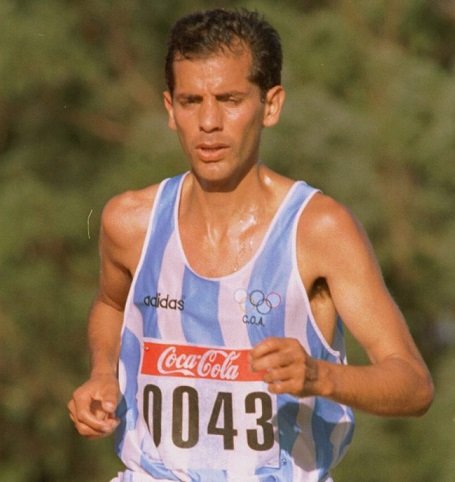 Lee más sobre el artículo Atletismo: LOS ARGENTINOS EN EL HISTORIAL DE LOS MUNDIALES 21K