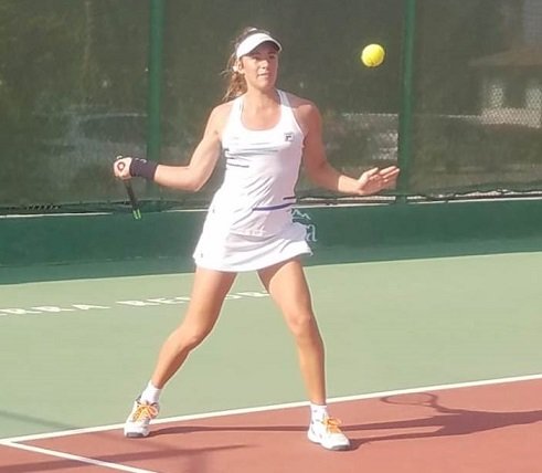Lee más sobre el artículo Tenis femenino: SOLANA SIERRA SUMA PARTIDOS EN EGIPTO
