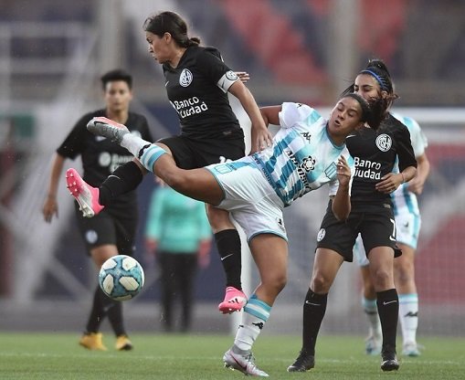 Lee más sobre el artículo Fútbol femenino: JUGARON LOS CUARTOS DE FINAL DEL TORNEO TRANSICIÓN 2020