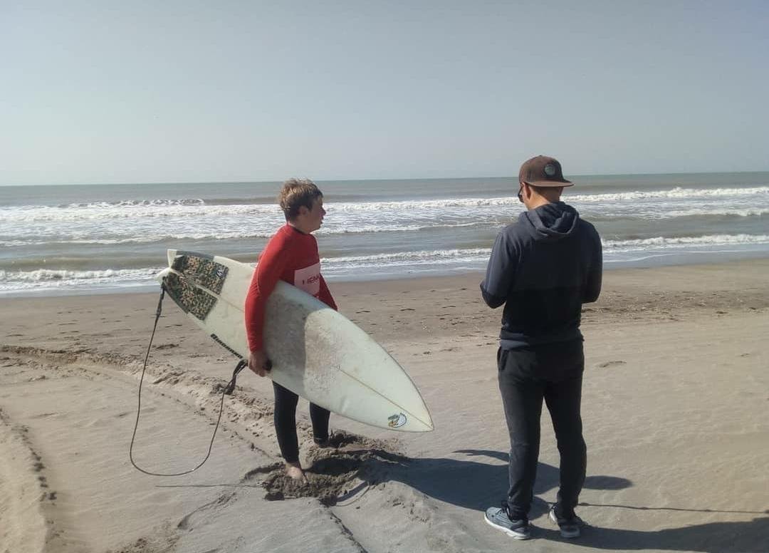 Lee más sobre el artículo Surf: POCO A POCO Y CON NOVEDOSAS IDEAS, REGRESAN LAS COMPETENCIAS