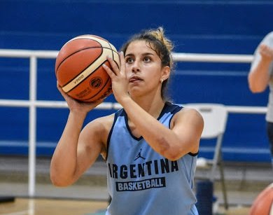Lee más sobre el artículo Básquet femenino: «NOS SENTIMOS GIGANTES» SOSTUVO AGUSTINA MARIN, INTEGRANTE DEL PLANTEL U18