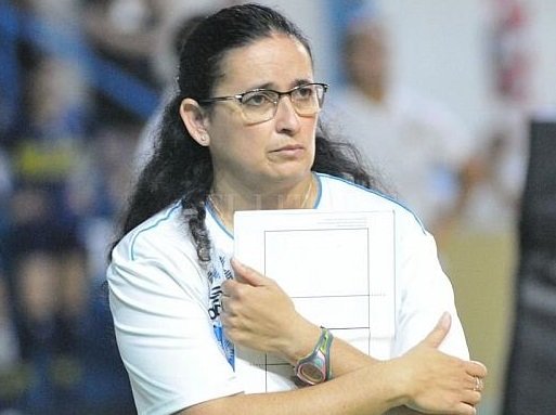 Lee más sobre el artículo Voley: LORENA GÓNGORA SERÁ LA PRIMERA ENTRENADORA EN SELECCIONES MASCULINAS