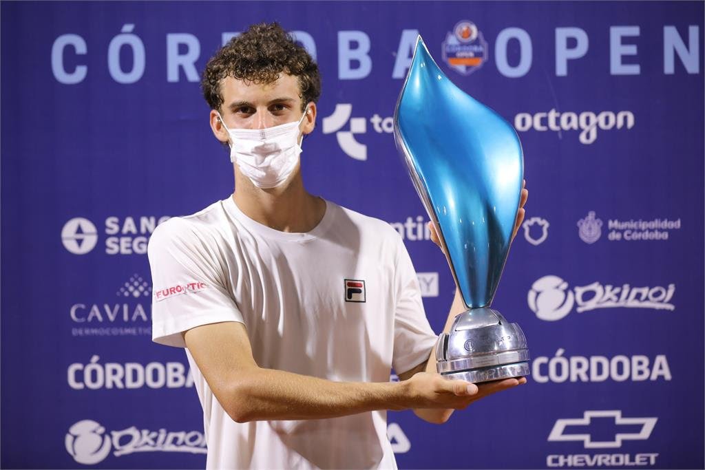 Lee más sobre el artículo Tenis Masculino: JUANMA CERÚNDOLO SE CORONA EN CÓRDOBA Y ES  EL CAMPEÓN MÁS JOVEN DESDE CORIA