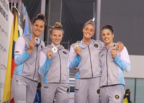 Lee más sobre el artículo Natación: GRAN COSECHA DE 12 MEDALLAS EN LA TERCERA JORNADA DEL SUDAMERICANO 2021