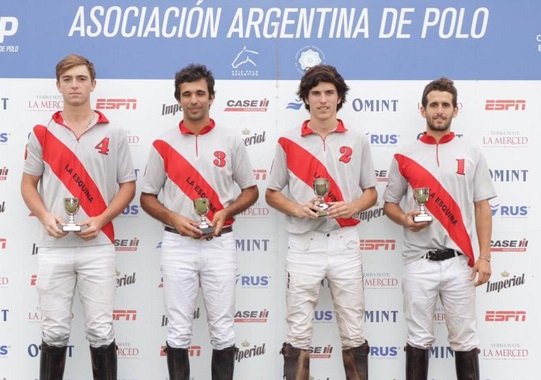 Lee más sobre el artículo Polo masculino: LA ESQUINA GANÓ EL TROFEO DE ORO DE LA COPA PIZARRO 2021