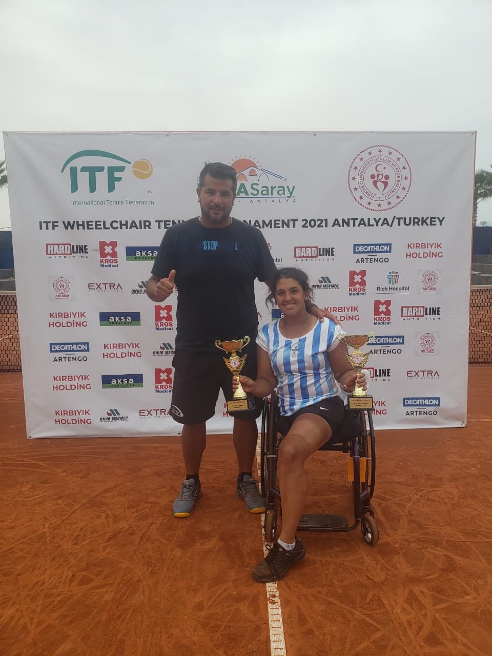Lee más sobre el artículo Tenis femenino: FLORENCIA MORENO DOBLE MEDALLA DE PLATA EN EL MEGASARAY OPEN