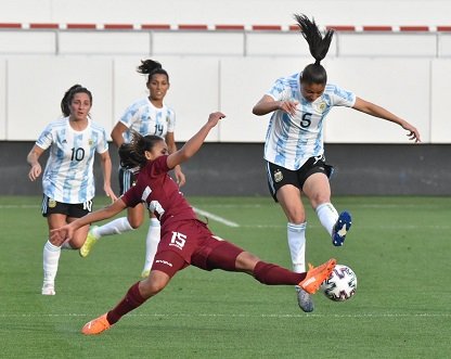 Lee más sobre el artículo Fútbol femenino: ARGENTINA IGUALÓ CON VENEZUELA EN EL PRIMER AMISTOSO