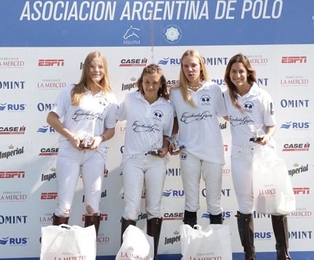 Lee más sobre el artículo Polo femenino: NAMUNCURÁ-FUNDACIÓN SCHOONEM GANÓ LA COPA DE LA MUJER ALTO HANDICAP