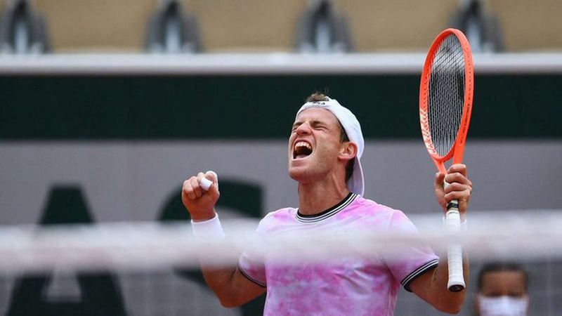 En este momento estás viendo Tenis: TRIUNFO DE SCHWARTZMAN QUE PASÓ A OCTAVOS EN ROLAND GARROS; PODOROSKA GANÓ EN DOBLES