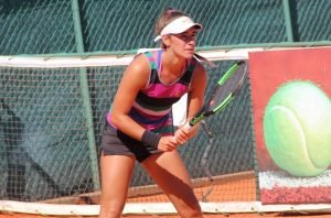 Lee más sobre el artículo Tenis femenino: SOLANA SIERRA SE DESPIDIÓ DE ROLAND GARROS EN LA PRIMERA RONDA