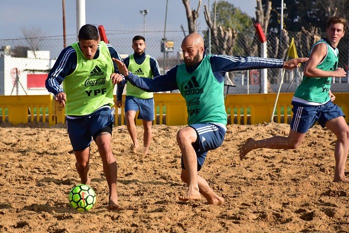 En este momento estás viendo Fútbol playa: LA SELECCIÓN ENTRENÓ CON VISTAS A LAS ELIMINATORIAS