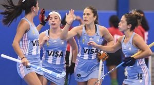 Lee más sobre el artículo Hockey Pista: EMPATE Y TRIUNFO EN LA PRIMERA JORNADA PARA LA SELECCIÓN FEMENINA