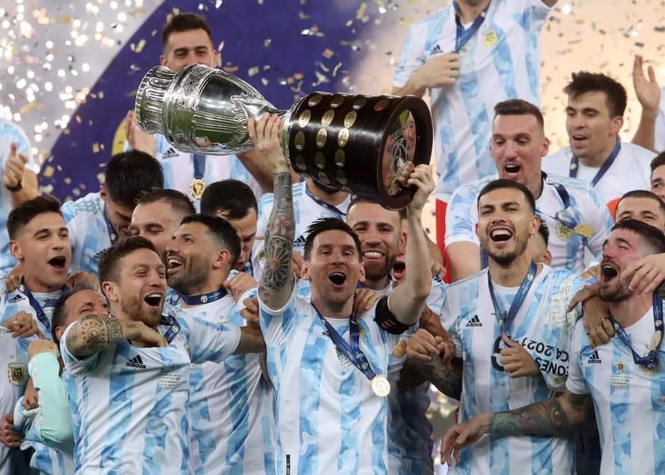 En este momento estás viendo Fútbol Masculino – ARGENTINA DA UN ‘MARACANAZO’ Y ES CAMPEÓN DE LA COPA AMÉRICA