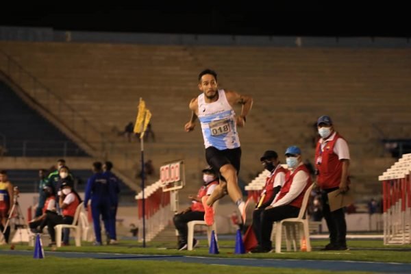 En este momento estás viendo Atletismo: DÍAZ, CHIARAVIGLIO, BORELLI Y BRUNO CON BUENOS RESULTADOS INTERNACIONALES