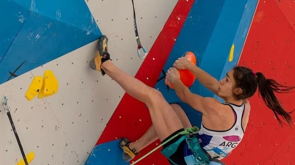 En este momento estás viendo Escalada Deportiva: VALENTINA AGUADO CONTINÚA SU GIRA PREPARATORIA EN EUROPA