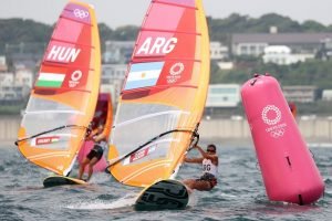 Lee más sobre el artículo JJOO Tokio 2020: YACHTING/VELA | FINALIZÓ LA COMPETENCIA EN WINDSURF Y CONTINÚAN LAS OTRAS CLASES