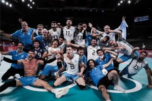 Lee más sobre el artículo JJOO Tokio 2020: VOLEY MASCULINO | BRONCE HISTÓRICO PARA ARGENTINA QUE LE GANÓ 3-2 A BRASIL