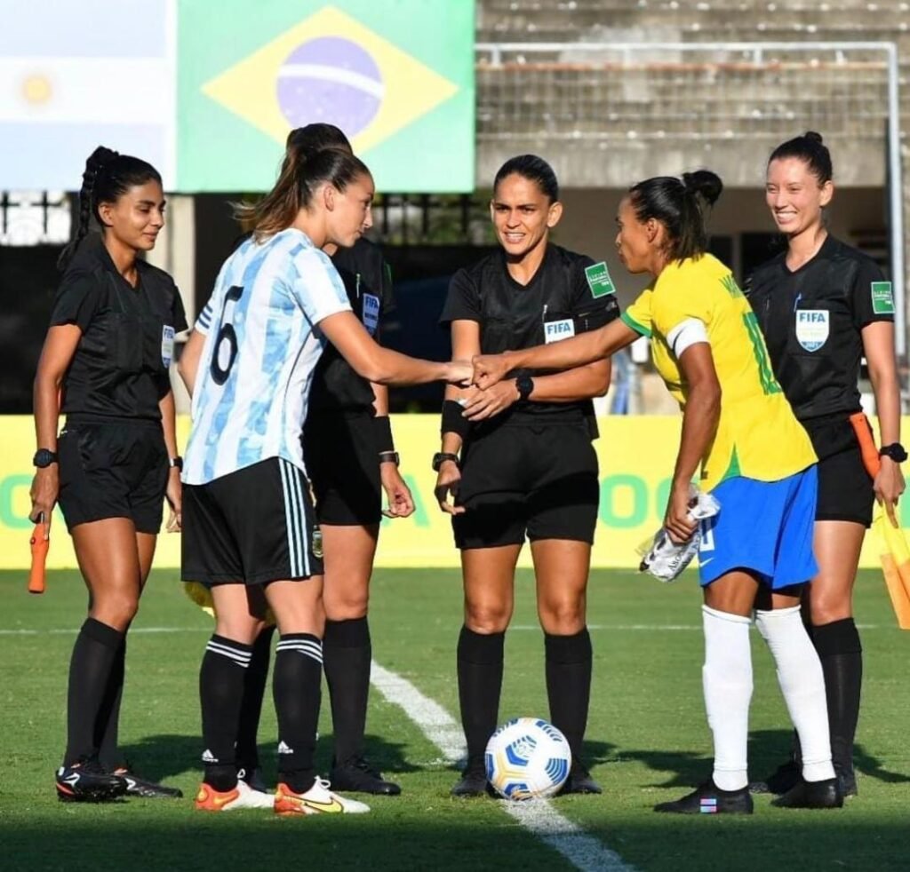 Fútbol femenino: LAS CHICAS DE LA SELECCIÓN ARGENTINA CAYERON ANTE BRASIL