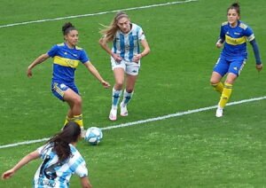 Lee más sobre el artículo Fútbol femenino: COMENZÓ EL CAMPEONATO YPF DE PRIMERA DIVISIÓN