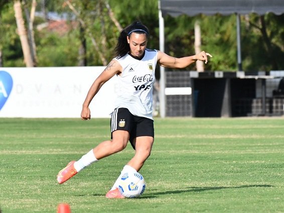 En este momento estás viendo Fútbol femenino: LA SELECCIÓN PRACTICÓ EN LA PREVIA DE LOS AMISTOSOS CON BRASIL