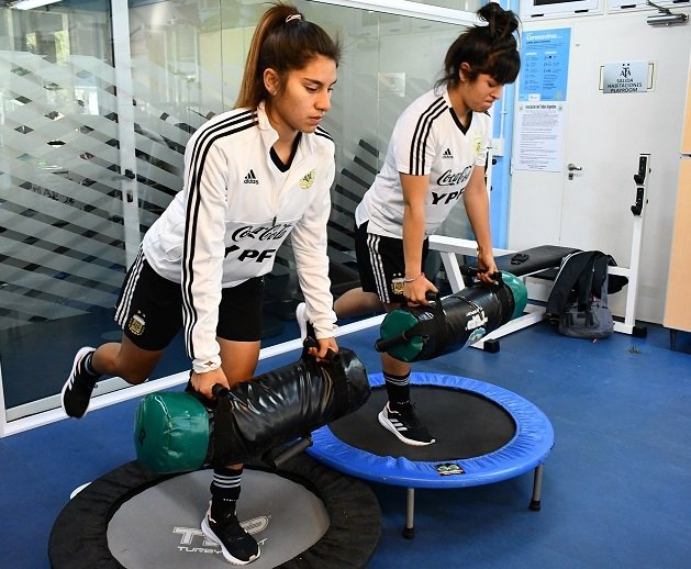En este momento estás viendo Fútbol femenino: ARGENTINA Y BRASIL SE ENFRENTAN EN EL PRIMER AMISTOSO DE LA FECHA FIFA