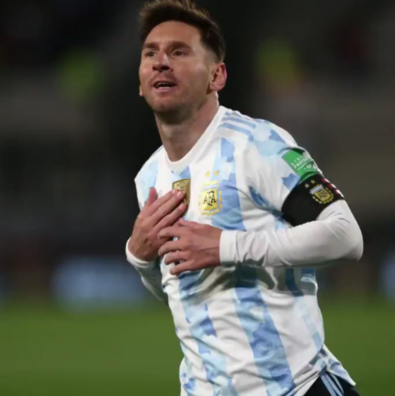 En este momento estás viendo Fútbol masculino: ARGENTINA CELEBRÓ EL TÍTULO DE LA COPA AMÉRICA ANTE SU GENTE Y CON UN SHOW DE MESSI FRENTE A BOLIVIA POR LAS ELIMINATORIAS MUNDIALISTAS