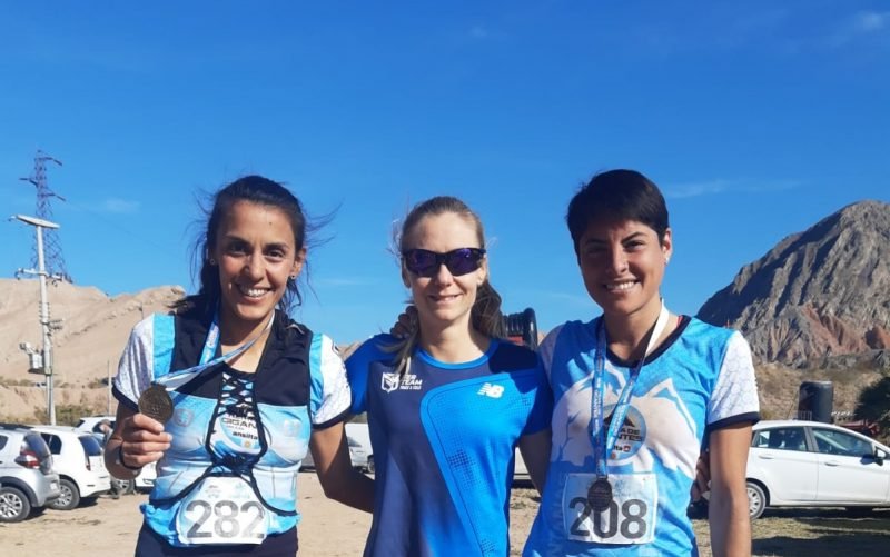 En este momento estás viendo Atletismo: MAINETTI Y RODRÍGUEZ CAMPEONES NACIONALES EN EL TRAIL DE SAN JUAN