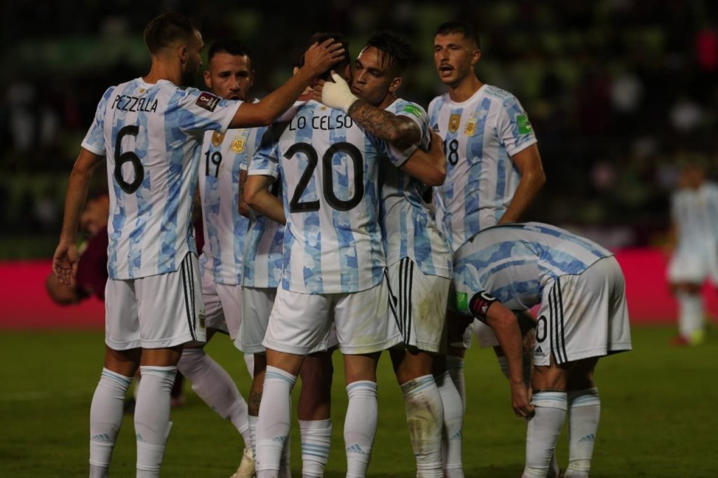 En este momento estás viendo Fútbol masculino: ARGENTINA Y EL PRIMER GOLPE DEL CAMPEÓN EN LA CONTINUIDAD DE LAS ELIMINATORIAS MUNDIALISTAS