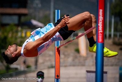 En este momento estás viendo Atletismo: LAYOY, LAMBOGLIA Y EL RELEVO FEMENINO SE DESTACARON EN CHILE