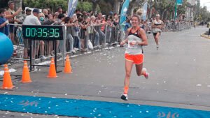 Lee más sobre el artículo Atletismo: LUJÁN URRUTIA Y MIGUEL GUERRA GANARON EL MARATÓN DE BOLÍVAR