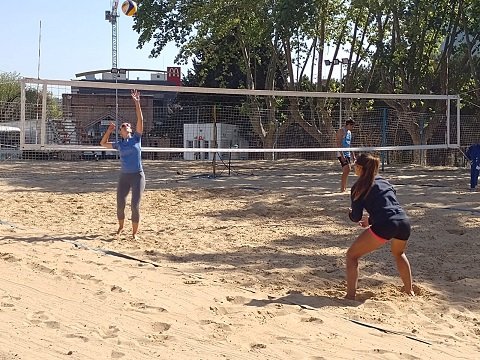 En este momento estás viendo Beach Voley: LOS EQUIPOS JUVENILES NACIONALES SE PREPARAN EN EL CENARD