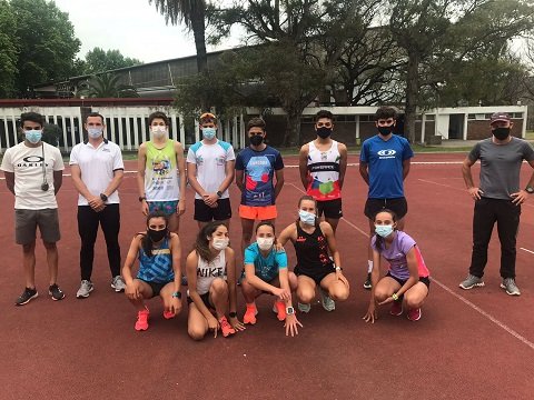 En este momento estás viendo Triatlón: LOS JUVENILES VOLVIERON A LOS ENTRENAMIENTOS EN EL CENARD