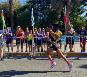 Lee más sobre el artículo Atletismo: ANTONIO POBLETE Y OLGA BARRIOS GANARON EL MARATÓN DE MENDOZA