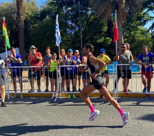 En este momento estás viendo Atletismo: ANTONIO POBLETE Y OLGA BARRIOS GANARON EL MARATÓN DE MENDOZA