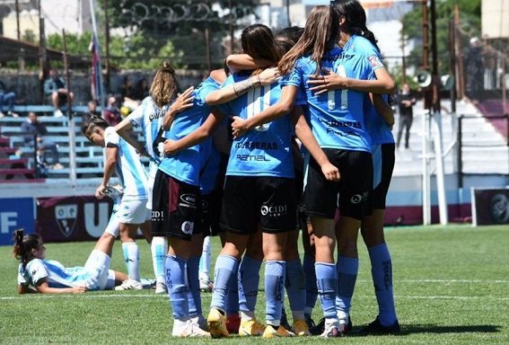 En este momento estás viendo Fútbol femenino: SAN LORENZO, BOCA, UAI URQUIZA Y RIVER CLASIFICARON A SEMIS DEL CAMPEONATO YPF DE PIRMERA DIVISIÓN A