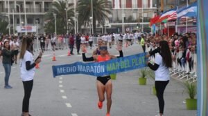 Lee más sobre el artículo Atletismo: FLORENCIA BORELLI, MIGUEL MAZZA, MARIANA BORELLI, ULISES SANGUINETTI, EMANUEL MONJE Y JUANA ZUBERBUHLER, FESTEJARON EN MAR DEL PLATA