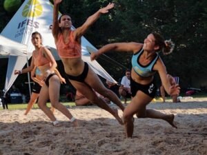 Lee más sobre el artículo Beach Handball: NEUQUÉN Y PARANÁ OTORGARON OCHO LUGARES PARA LA COPA ARGENTINA