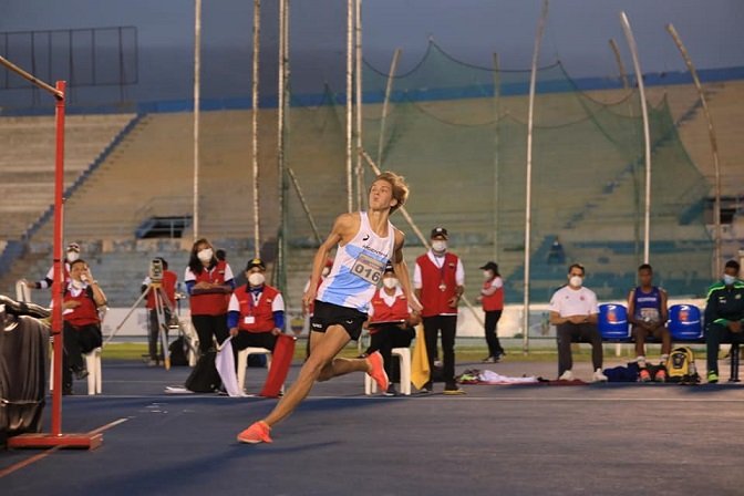En este momento estás viendo Atletismo: DESTACADA PERFORMANCE DE TOMÁS FERRARI EN ESTADOS UNIDOS
