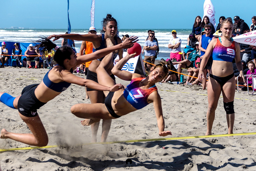 En este momento estás viendo Beach Handball: TORNEOS ARENA 1000 EN CHUBUT, MENDOZA, MISIONES Y BUENOS AIRES