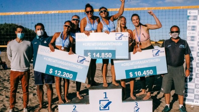 En este momento estás viendo Beach Voley: MORENO-PÉREZ Y NICOLINI-BOCALÓN GANARON EN CHAPADMALAL