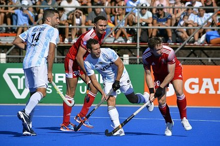 En este momento estás viendo Hockey césped masculino: LOS LEONES RUGIERON FUERTE EN CASA ANTE INGLATERRA POR FIH PRO LEAGUE
