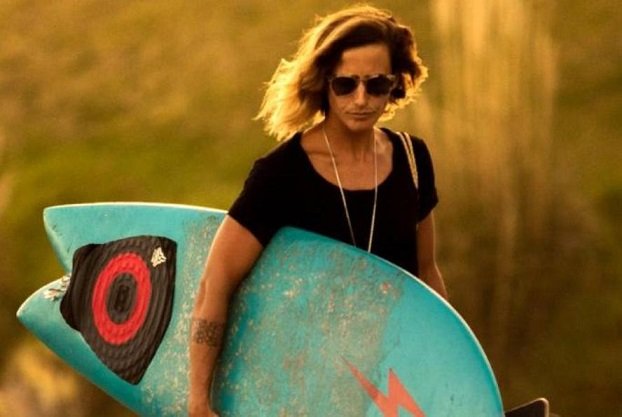 En este momento estás viendo Surf: «ME HABÍA PROPUESTO SER CAMPEONA, ENTRENÉ PARA ESO» SOSTUVO AGOSTINA PELLIZZARI