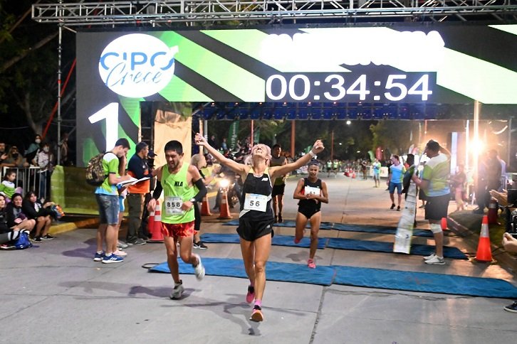En este momento estás viendo Atletismo: LUJÁN URRUTIA Y VIDAL BASCO MAMANI, LOS GANADORES EN CIPOLLETTI