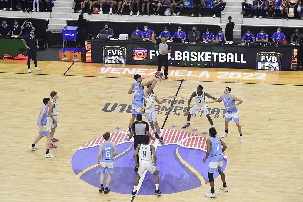 En este momento estás viendo Básquet masculino: LA U18 CAYÓ EN LA FINAL Y FUE SEGUNDA EN VENEZUELA