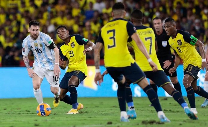 En este momento estás viendo Fútbol masculino: ARGENTINA IGUALÓ CON ECUADOR Y MANTUVO EL INVICTO EN EL FINAL DE LAS ELIMINATORIAS QATAR 2022