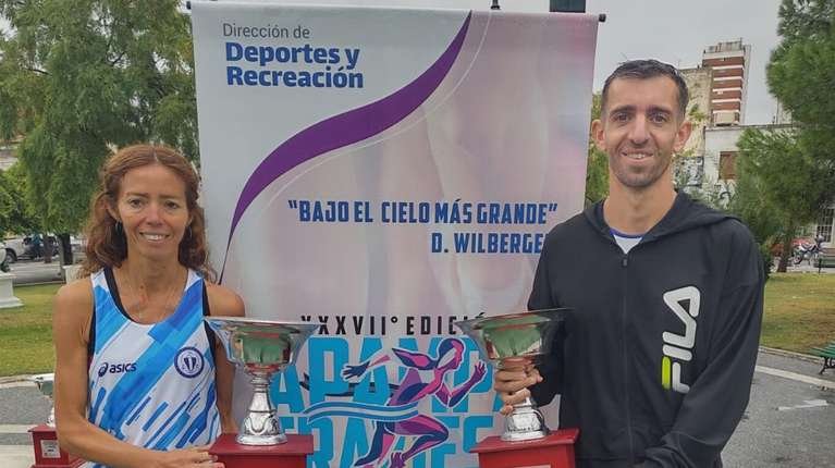 En este momento estás viendo Atletismo: KARINA FUENTEALBA Y LUIS MOLINA, GANADORES DEL «A PAMPA TRAVIESA»