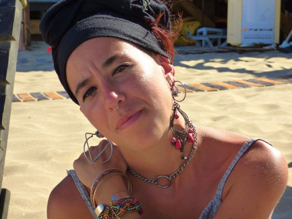 Sección "Con los pies en la tierra ...": ASTROTAROT Y "TORMENTA", UNA ESPECIALISTA EN ESTA MATERIA CONSULTADA POR DEPORTISTAS